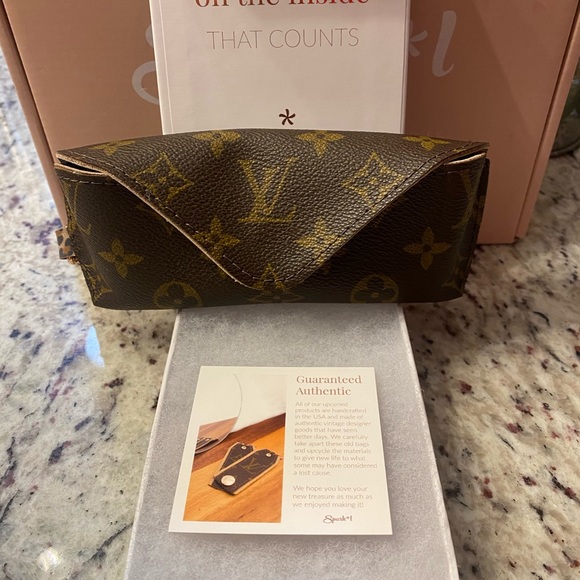 SPARK*L BAND LV SUNGLASSES CASE - Picture 3 of 7